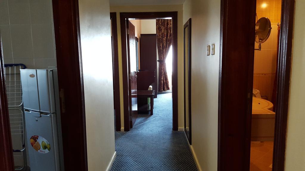 Al Bustan Tower Hotel Suites Sharjah Exterior photo