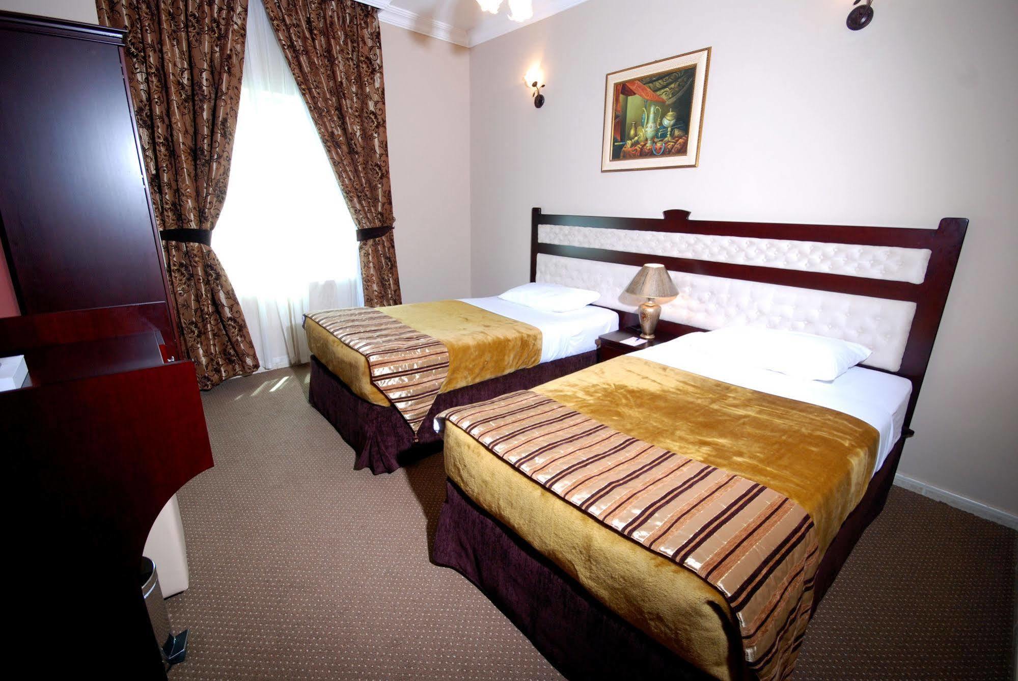Al Bustan Tower Hotel Suites Sharjah Exterior photo
